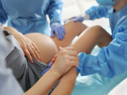 Masaje perineal para la prevención de la episiotomía durante el parto